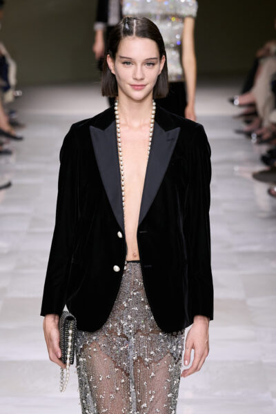 pearlcore na wybiegu Armani Haute Couture Fall 2024