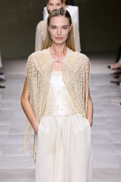 pearlcore na wybiegu Armani Haute Couture Fall 2024