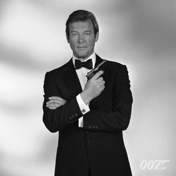 Roger Moore jako James Bond