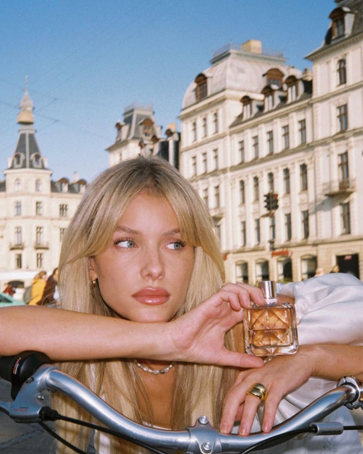 Perfumy z nutą konwalii – 8 zapachów wartych zakupu na sezon wiosna-lato 2025