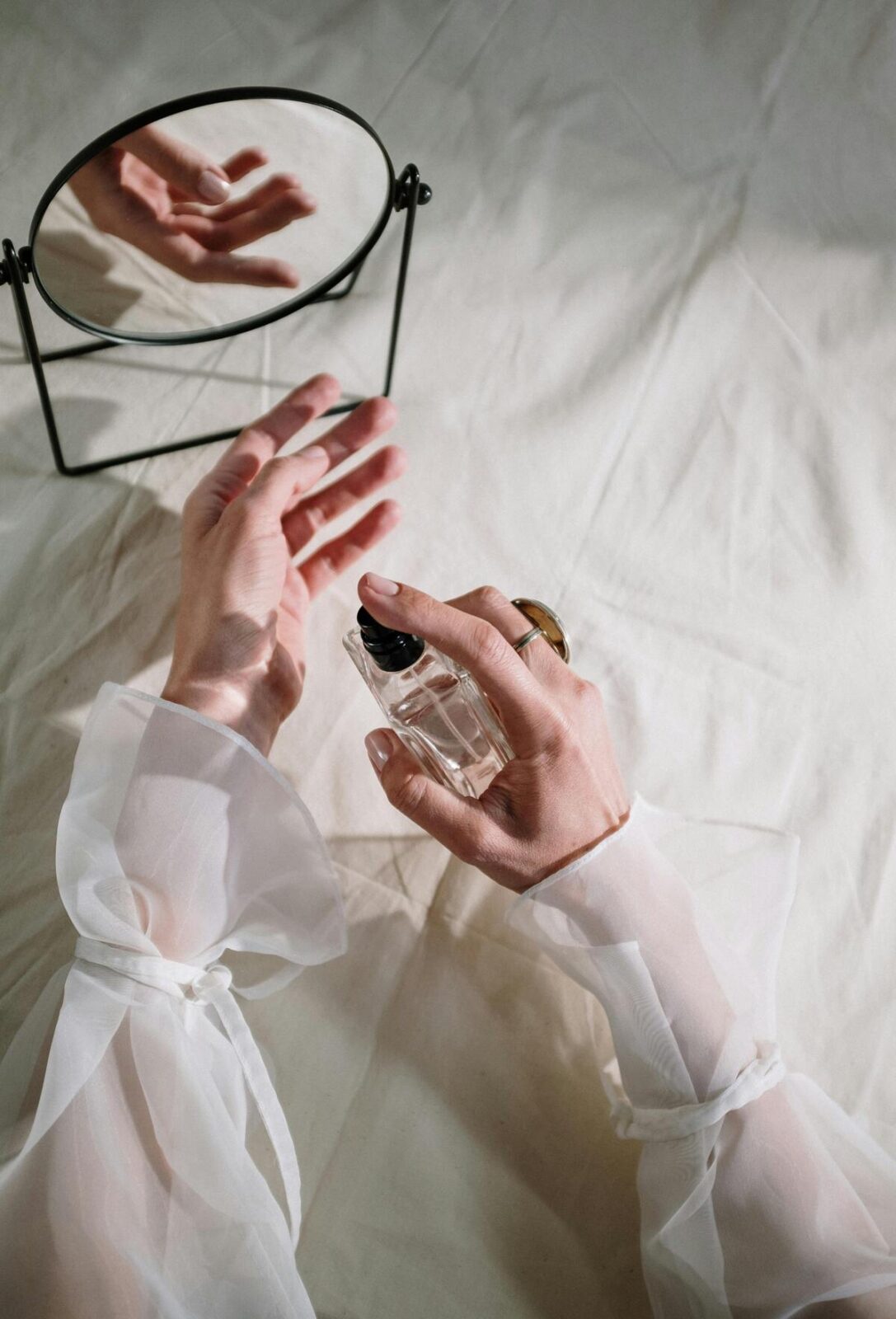 Są lekkie i romantyczne. Te najpiękniejsze kwiatowe perfumy z Zary to must have w 2025 r.
