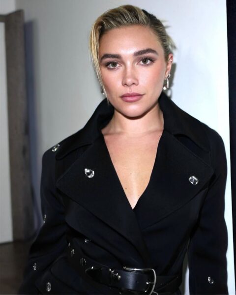 Aktorka Florence Pugh i jej prawidłowy kształt brwi dopasowany do twarzy.