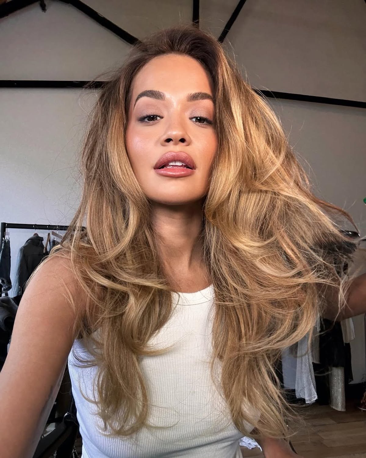 Po tym szamponie możecie spodziewać się wysypu baby hair. Ręczy za niego Rita Ora