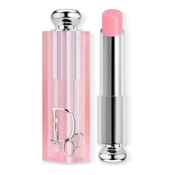 Luksusowe kosmetyki do makijażu w promocji w Sephorze. Jednym z nich jest Dior Addict Lip Glow – balsam i pomadka w jednym, widoczne na zdjęciu produktowym.